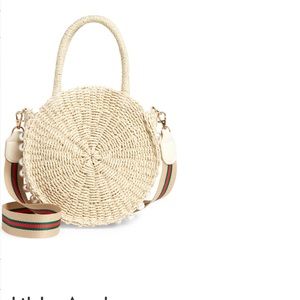 Straw bag pearl detail